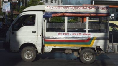 ঢাকার প্রধান সড়কে লেগুনা বন্ধ নিয়ে চলছে বিতর্ক!