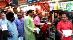 করোনা ভাইরাস সচেতনতায় মৎস্যজীবী দলের লিফলেট বিতরণ