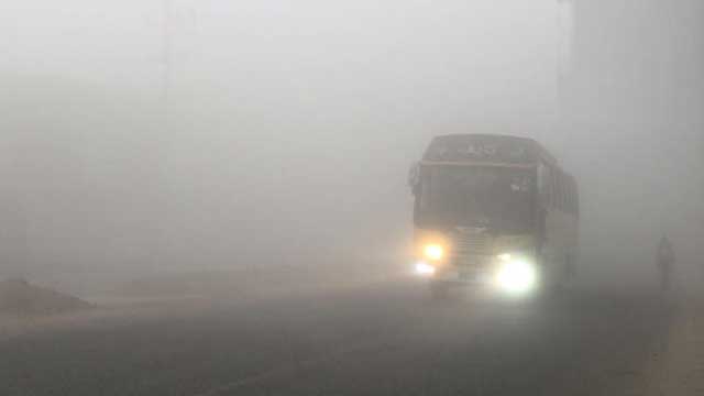 ঘন কুয়াশায় ছেয়ে গেছে রাজশাহী অঞ্চল